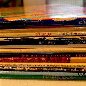 Vinyl Record Enthusiast 💜💿